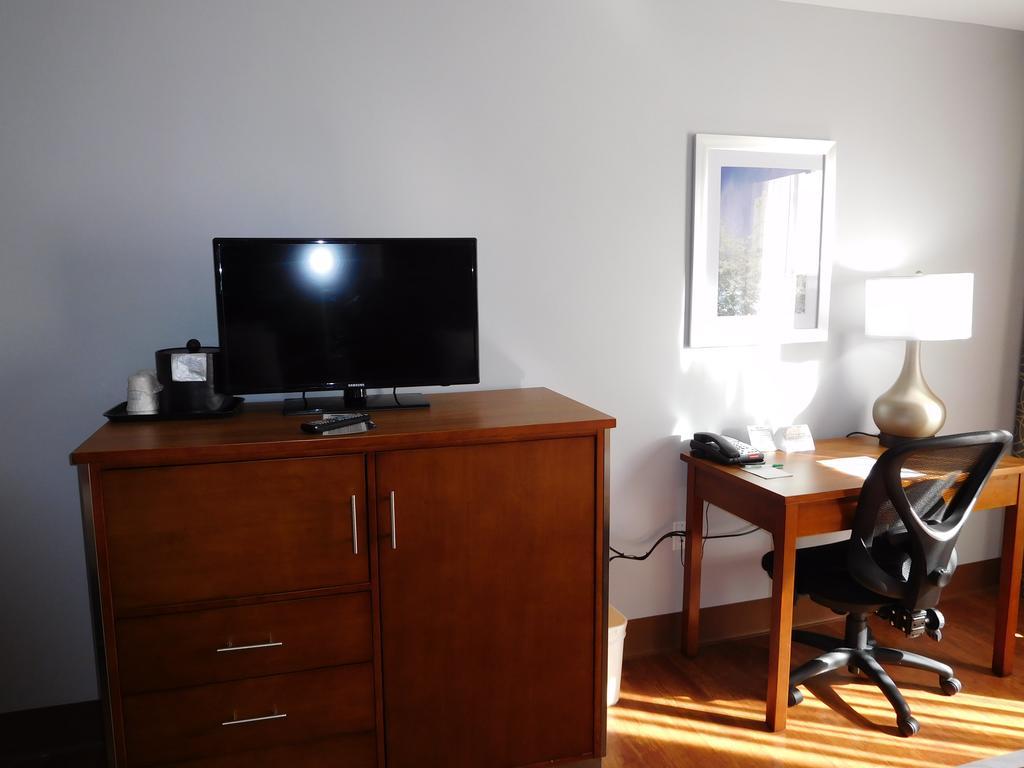 Wyndham Garden Greensboro Extérieur photo