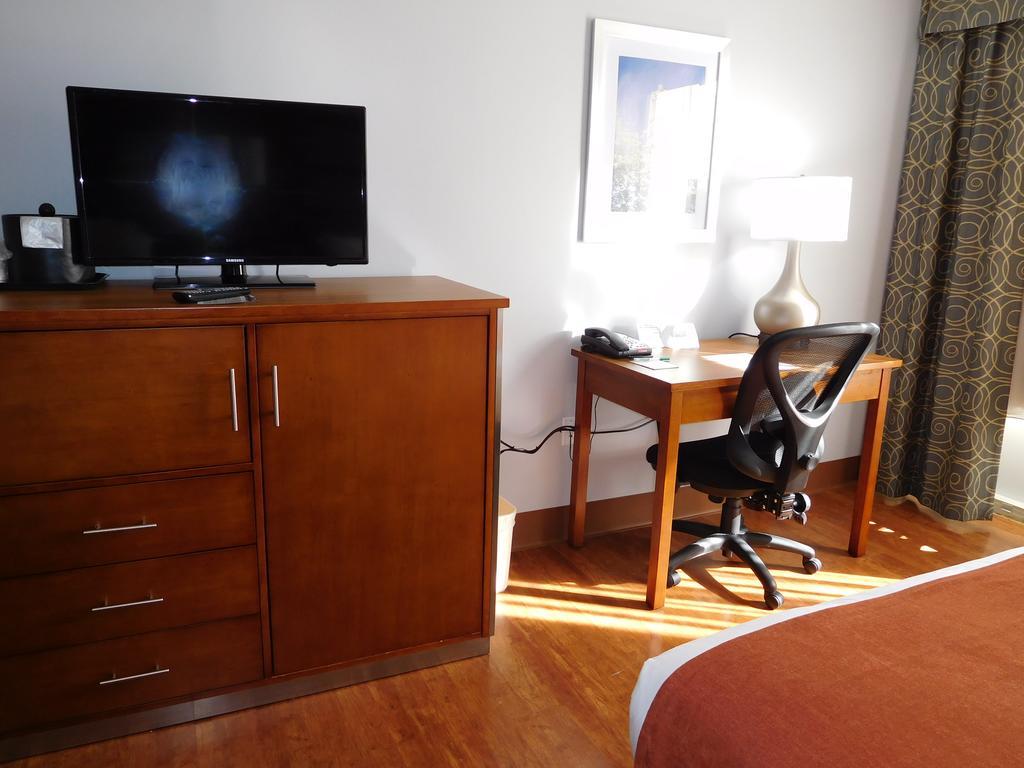 Wyndham Garden Greensboro Extérieur photo