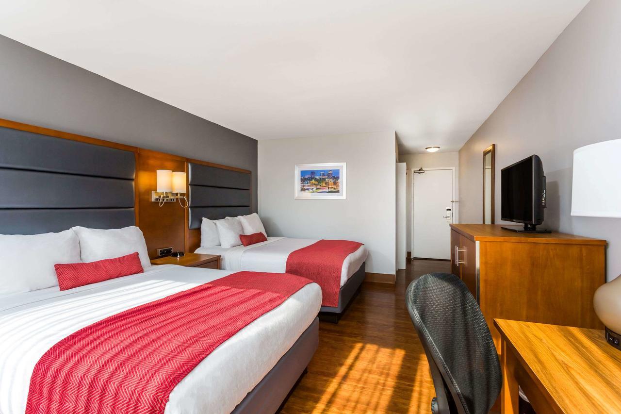 Wyndham Garden Greensboro Extérieur photo
