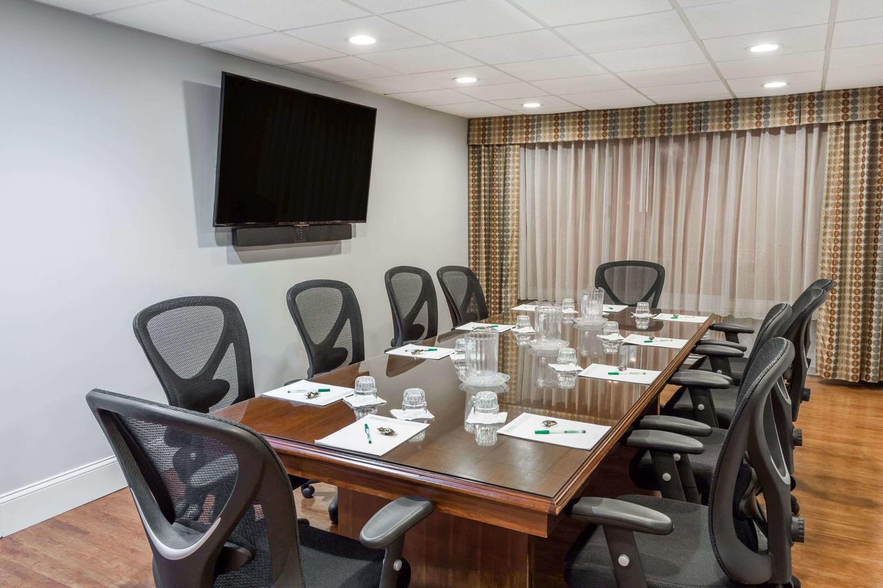 Wyndham Garden Greensboro Extérieur photo