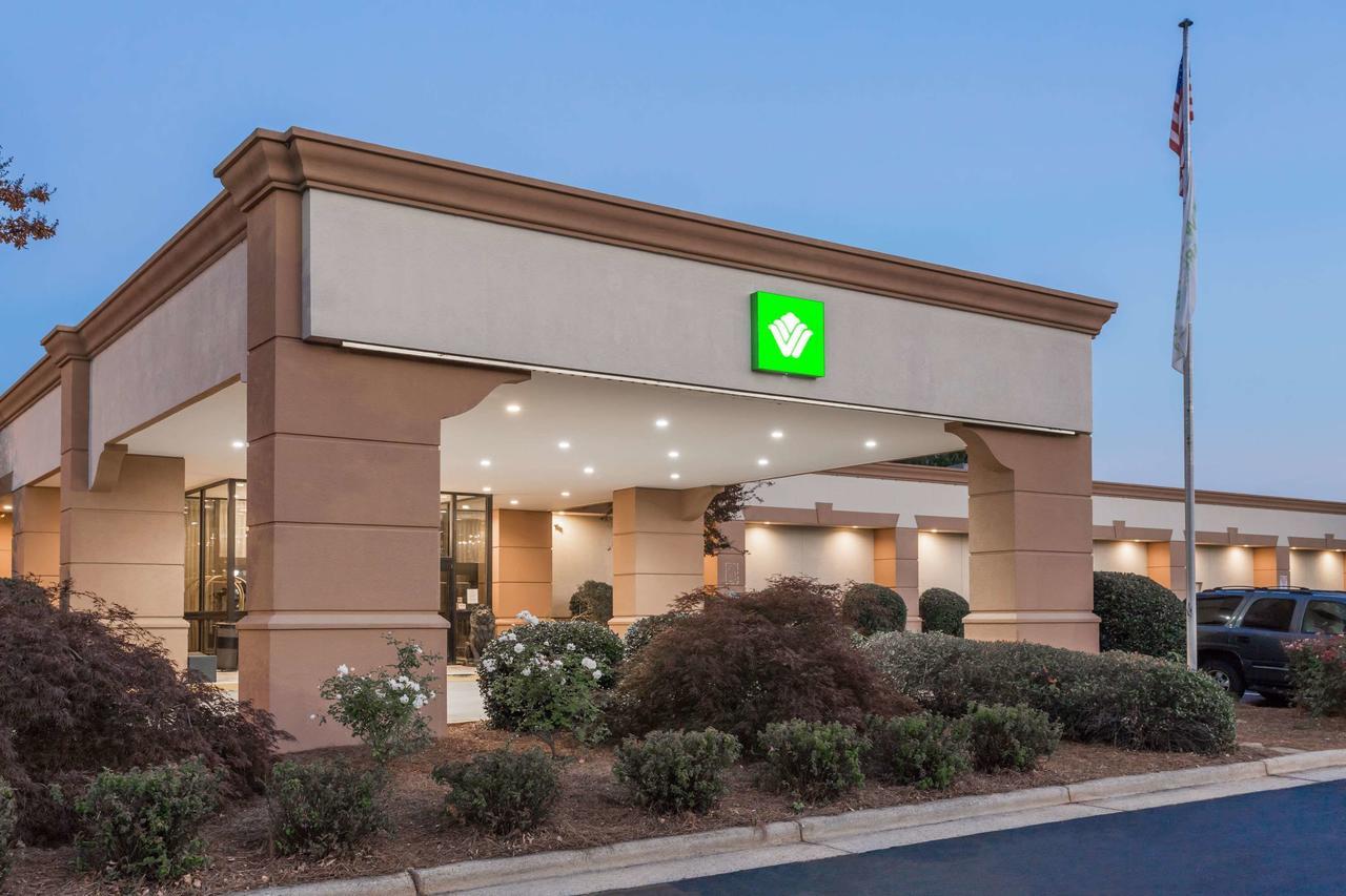 Wyndham Garden Greensboro Extérieur photo