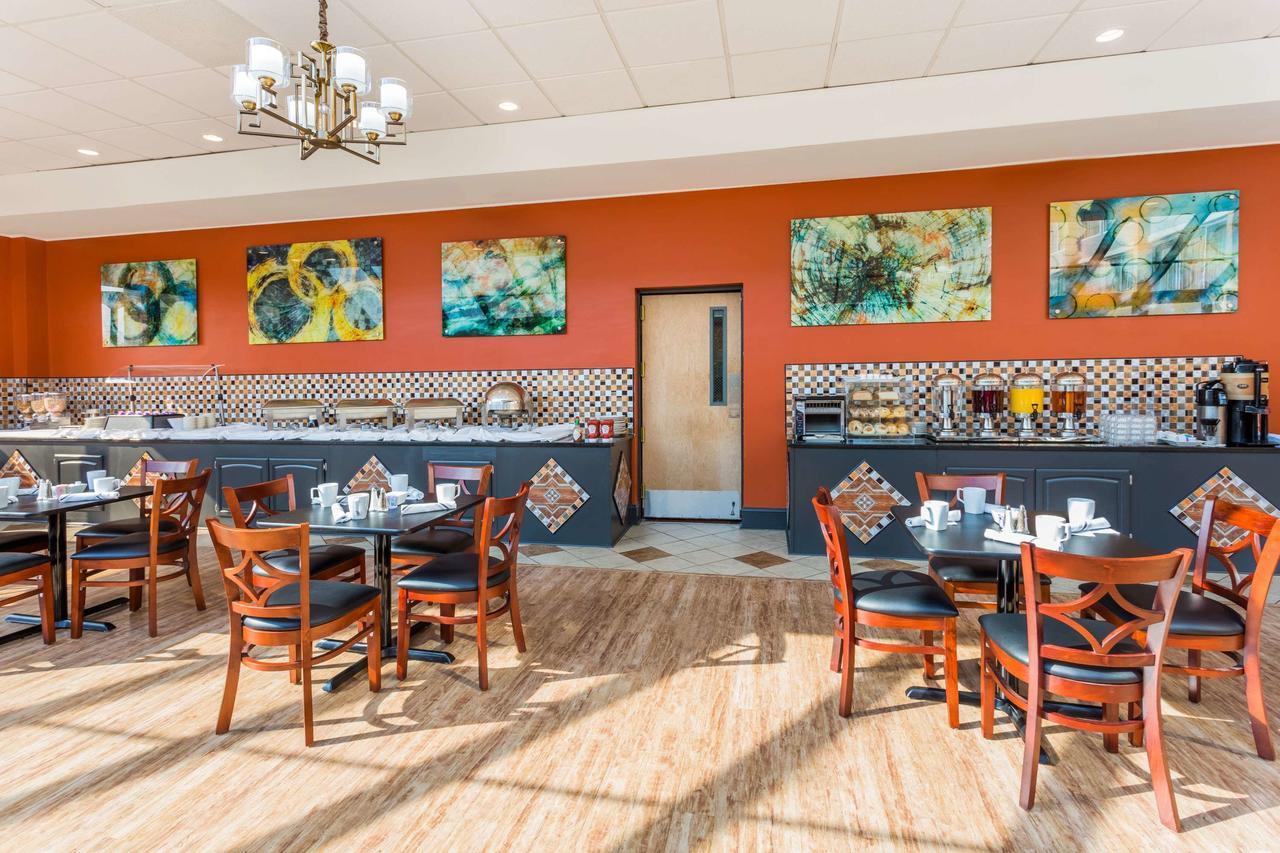 Wyndham Garden Greensboro Extérieur photo