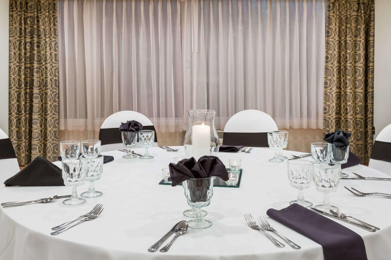 Wyndham Garden Greensboro Extérieur photo