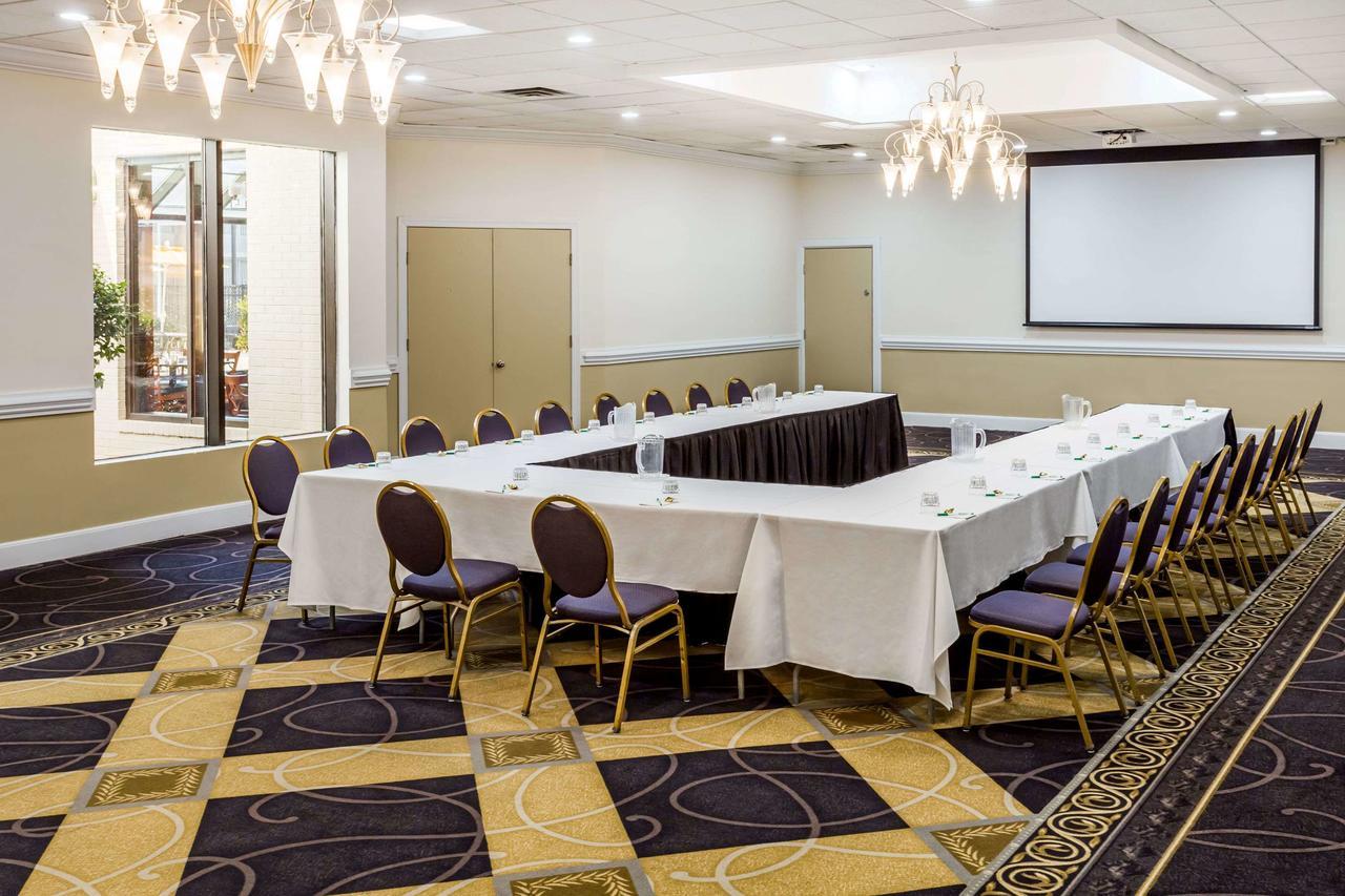 Wyndham Garden Greensboro Extérieur photo