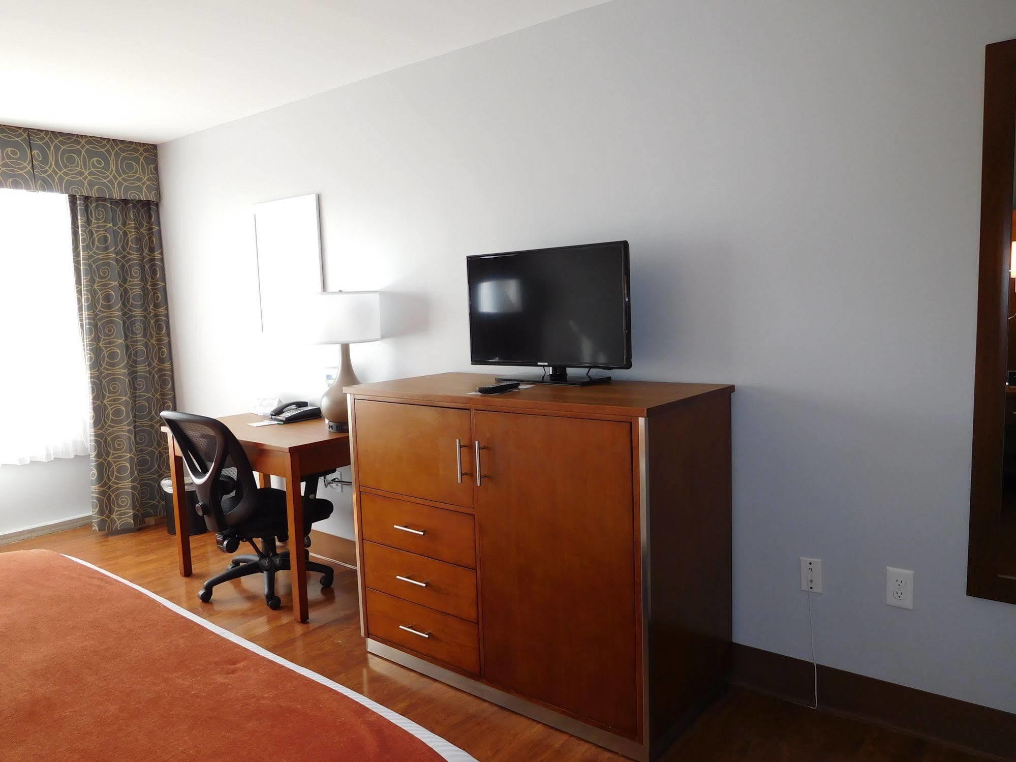 Wyndham Garden Greensboro Extérieur photo