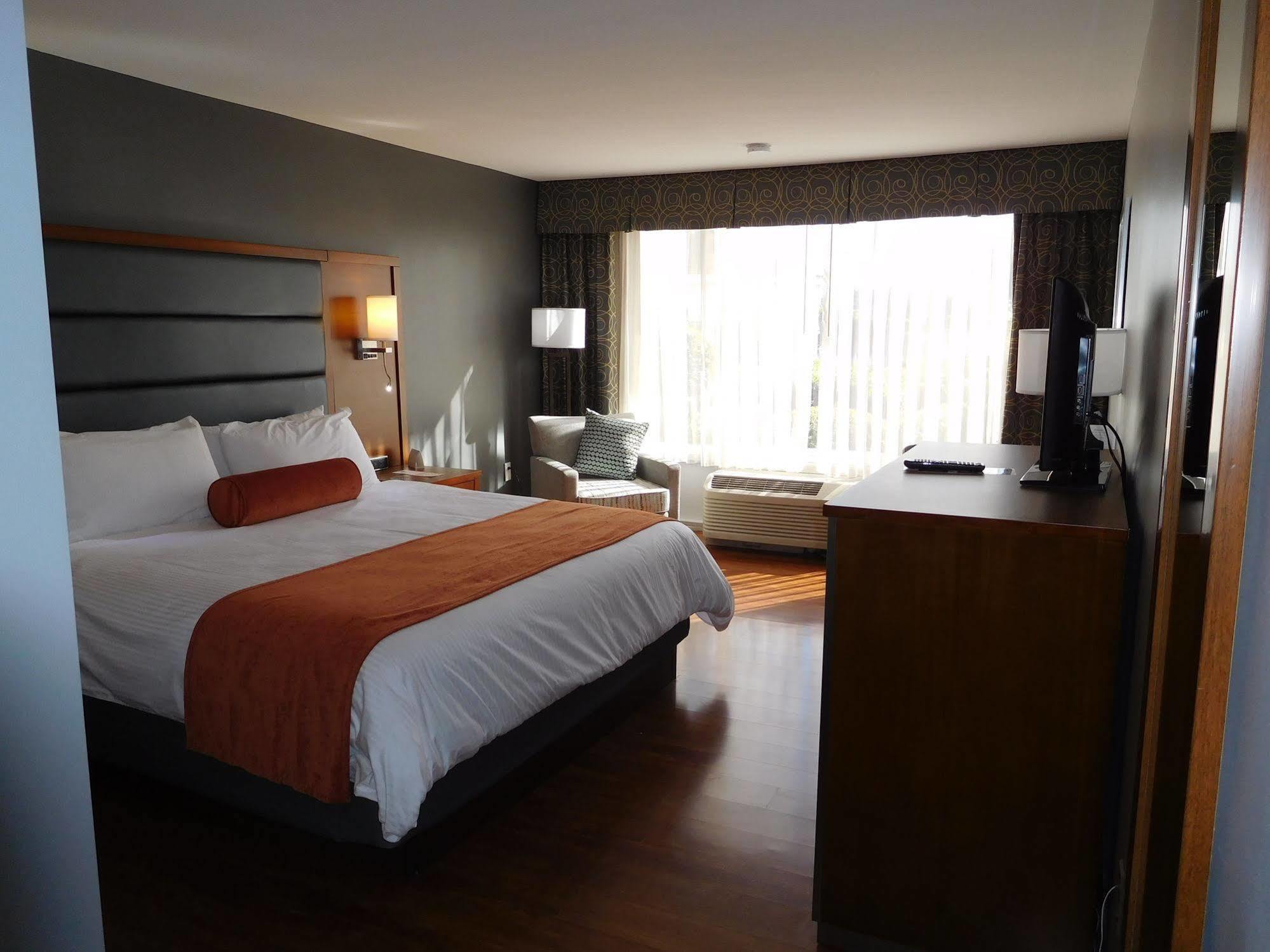 Wyndham Garden Greensboro Extérieur photo