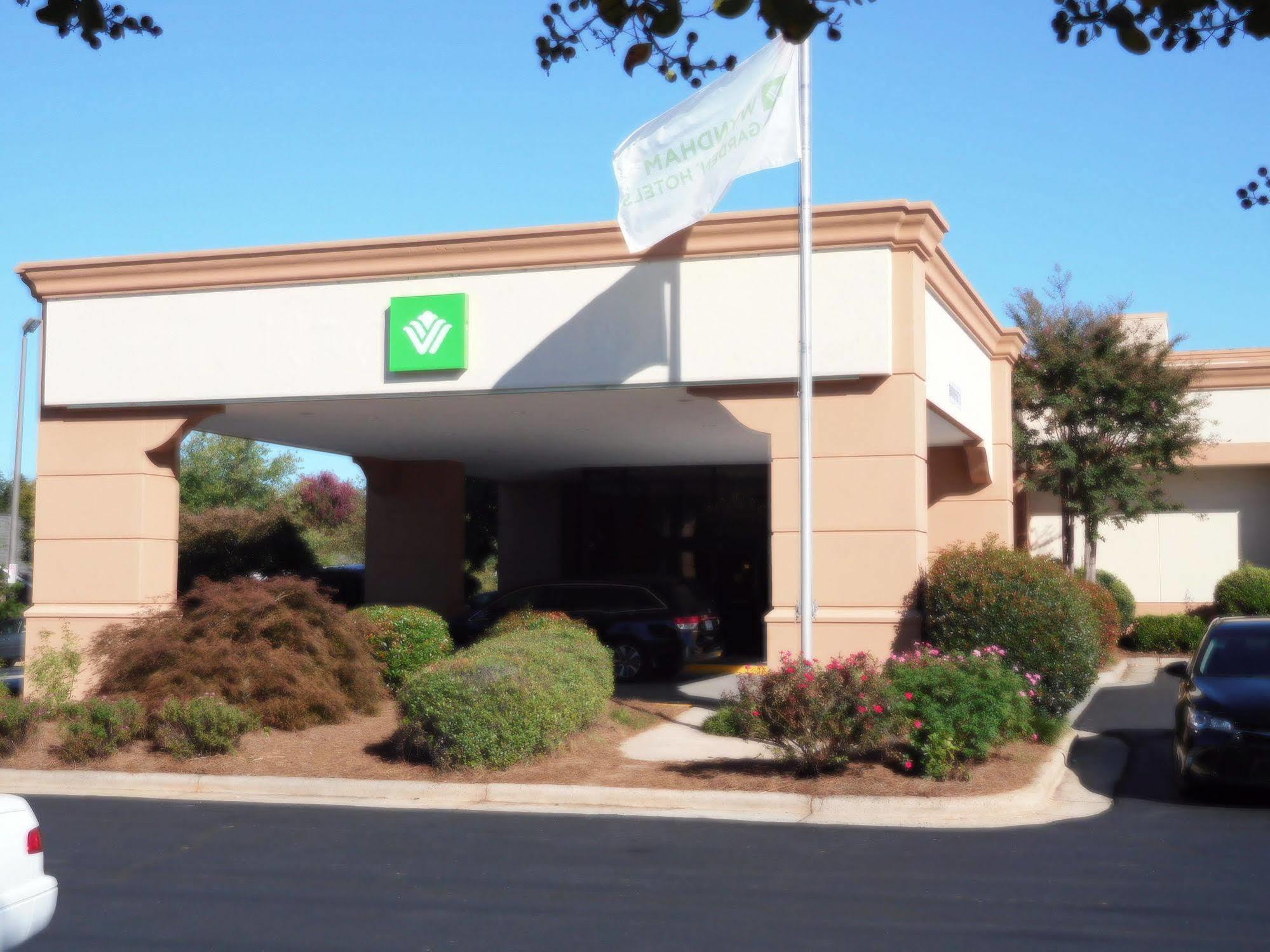 Wyndham Garden Greensboro Extérieur photo