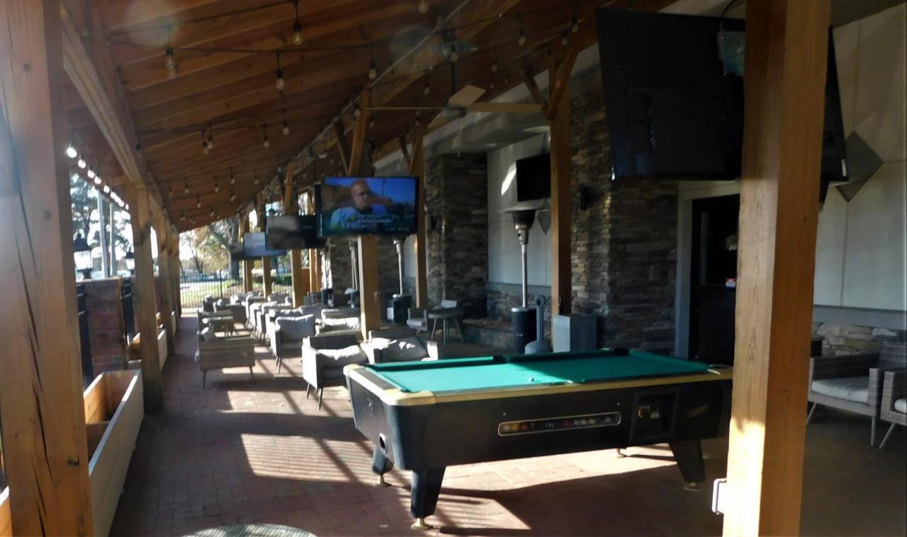 Wyndham Garden Greensboro Extérieur photo