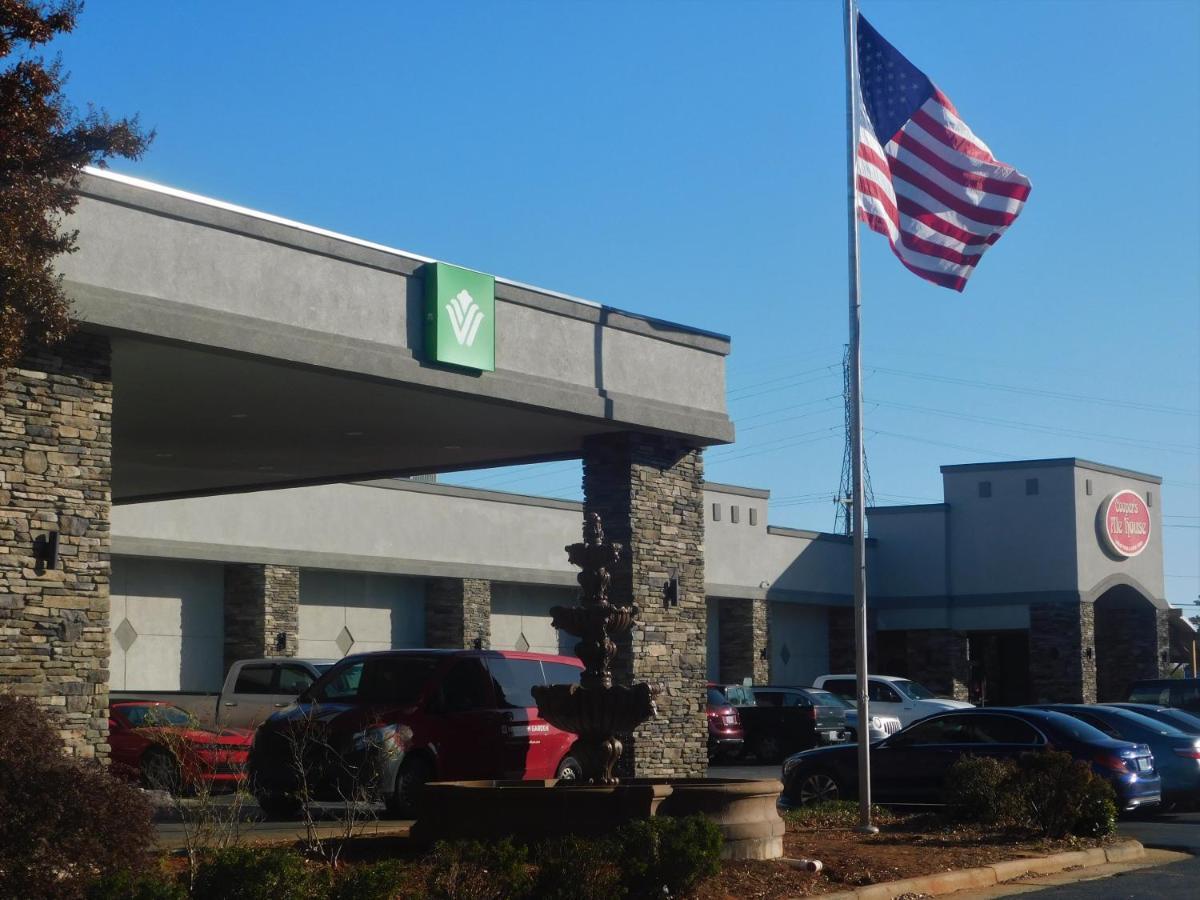 Wyndham Garden Greensboro Extérieur photo